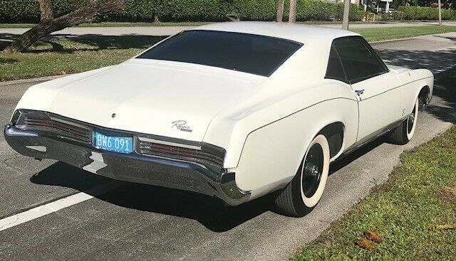 Buick Riviera 1966 image number 1