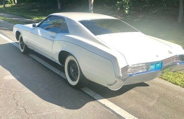 Buick Riviera 1966 image number 2