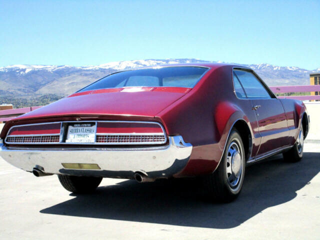 Oldsmobile Toronado 1967 image number 10