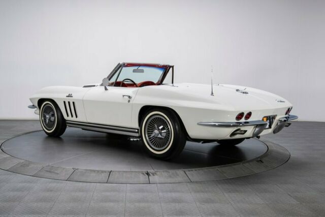 Chevrolet Corvette 1965 image number 10