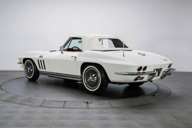 Chevrolet Corvette 1965 image number 11