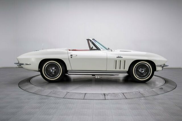 Chevrolet Corvette 1965 image number 12