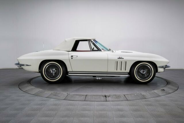 Chevrolet Corvette 1965 image number 13