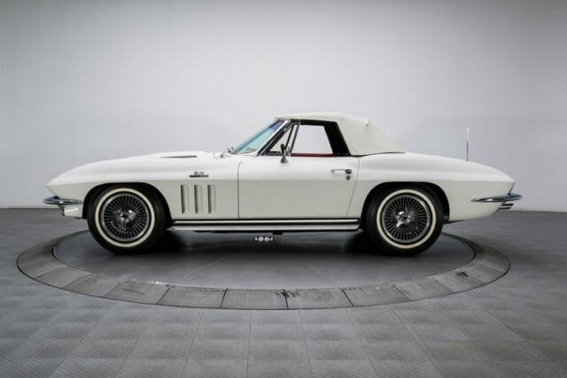 Chevrolet Corvette 1965 image number 15