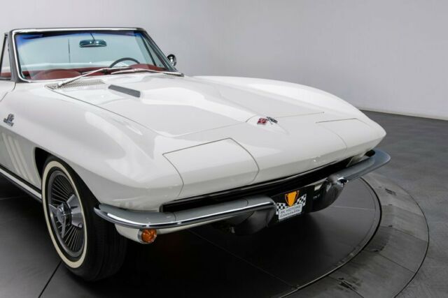 Chevrolet Corvette 1965 image number 20