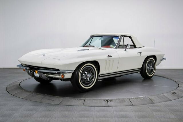 Chevrolet Corvette 1965 image number 30