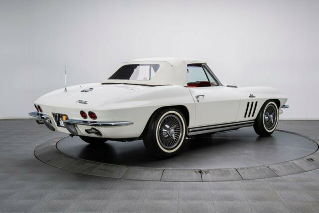 Chevrolet Corvette 1965 image number 31