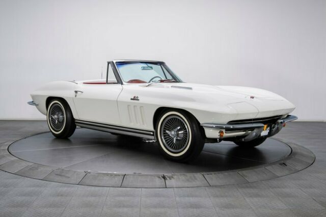 Chevrolet Corvette 1965 image number 32