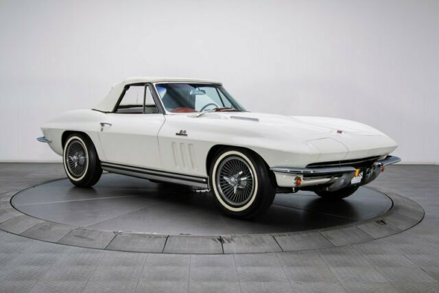 Chevrolet Corvette 1965 image number 33