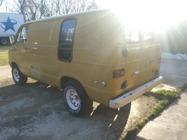 Dodge Ram Van 1977 image number 8