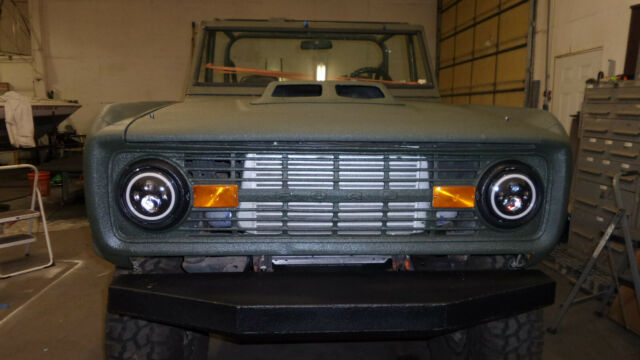 Ford Bronco 1975 image number 1