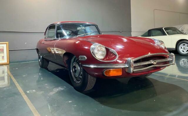 Jaguar E-Type 1970 image number 23