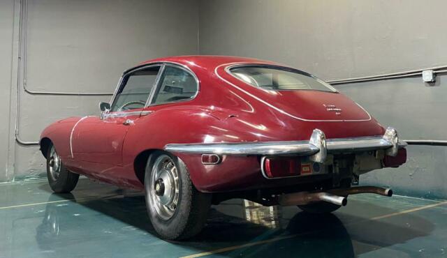 Jaguar E-Type 1970 image number 30