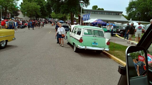 Ford Country Sedan 8 Passenger Wagon 1956 image number 2