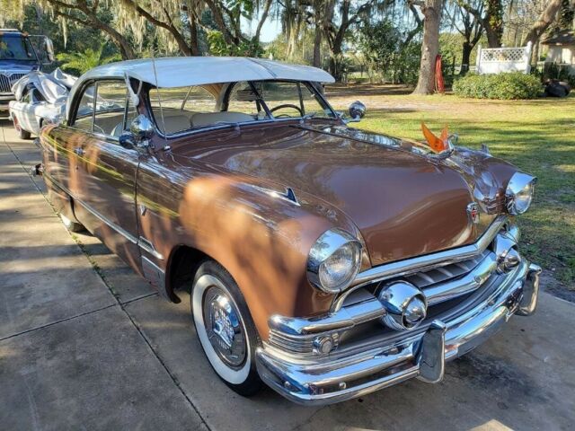 Ford Crown Victoria 1951 image number 23