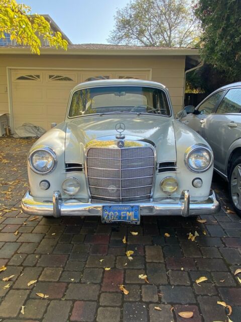 Mercedes-Benz 190-Series 1961 image number 0