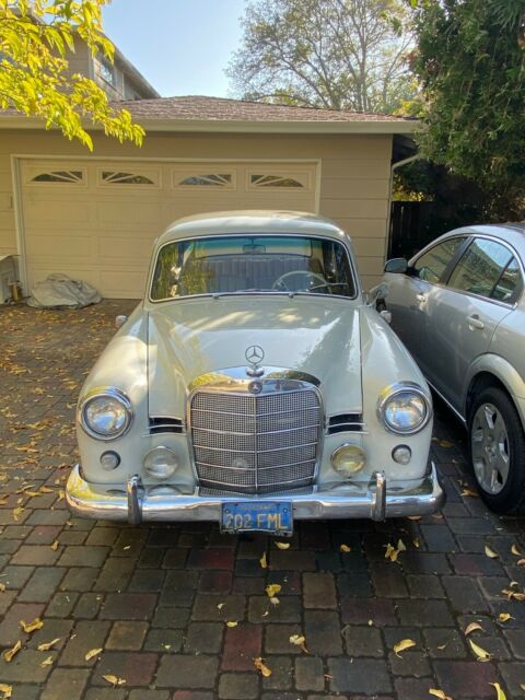 Mercedes-Benz 190-Series 1961 image number 33