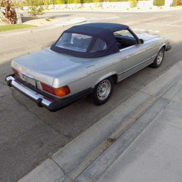 Mercedes-Benz SL-Class 1975 image number 12