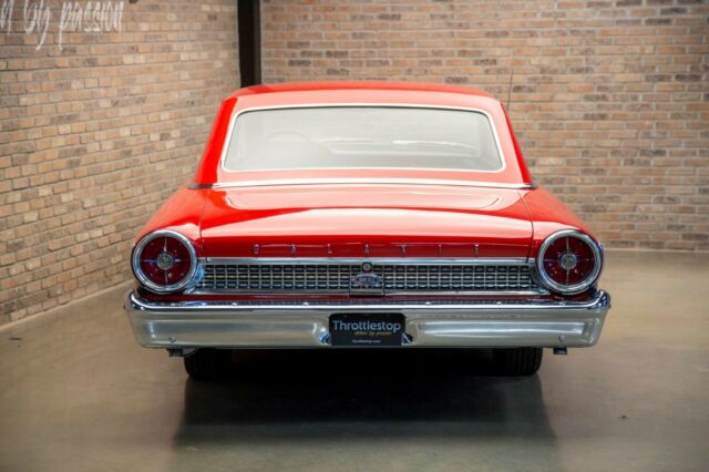 Ford Galaxie 1963 image number 2