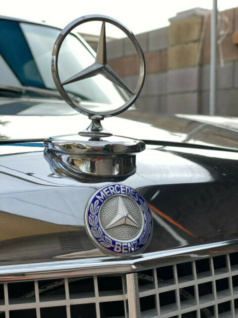 Mercedes-Benz 200-Series 1970 image number 7