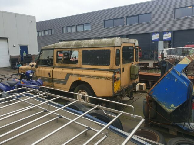 Land Rover 109 series 3 1977 image number 2