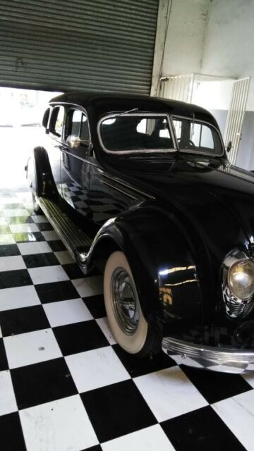 Chrysler Airflow 1937 image number 2