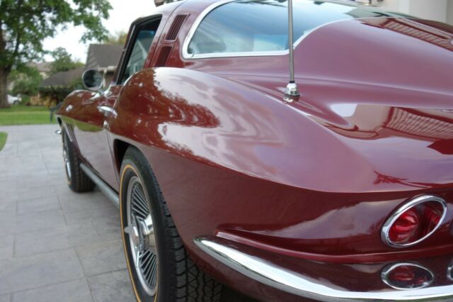 Chevrolet Corvette 1965 image number 33