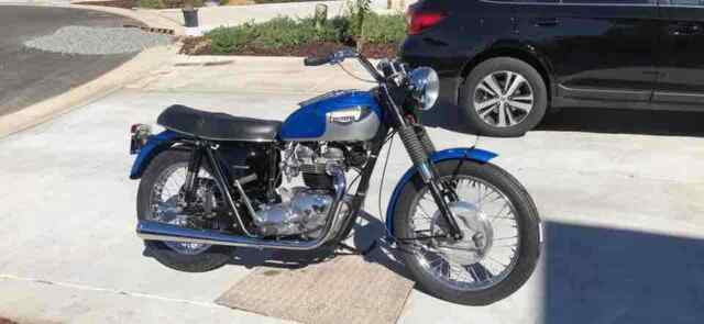 Triumph Trophy Motorcycle 1968 image number 2