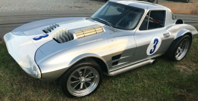 Chevrolet Corvette 1963 image number 4