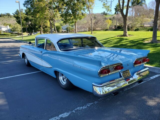 Ford Fairlane 1958 image number 18