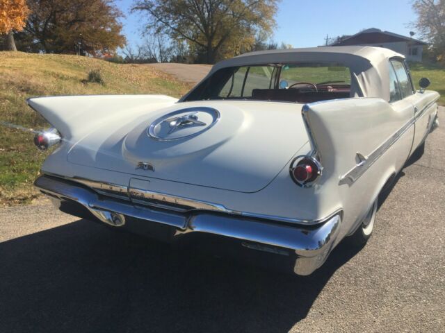 Chrysler Imperial 1961 image number 36