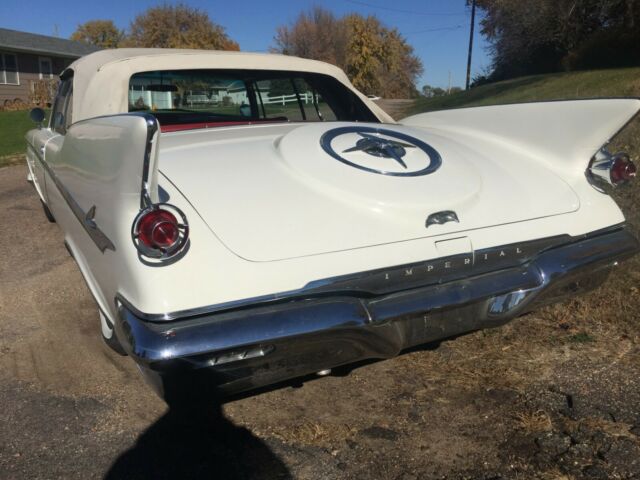 Chrysler Imperial 1961 image number 47