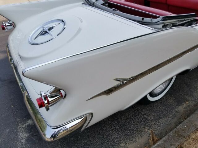 Chrysler Imperial 1961 image number 6