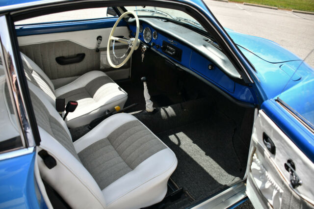 Volkswagen Karmann Ghia 1971 image number 11