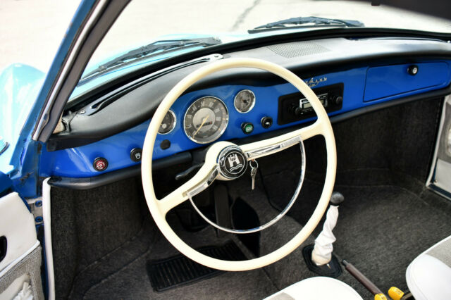 Volkswagen Karmann Ghia 1971 image number 28