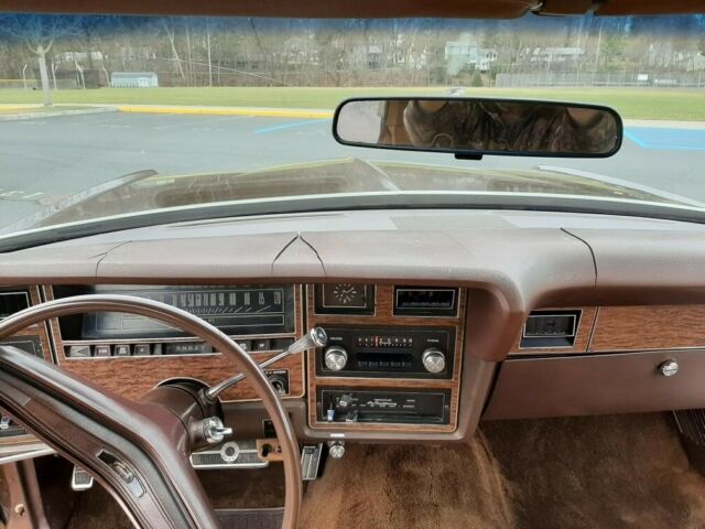 Ford Country Squire 1973 image number 11