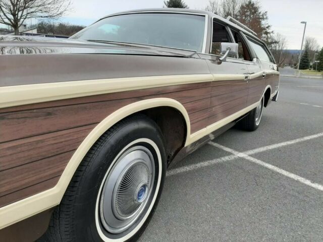 Ford Country Squire 1973 image number 32