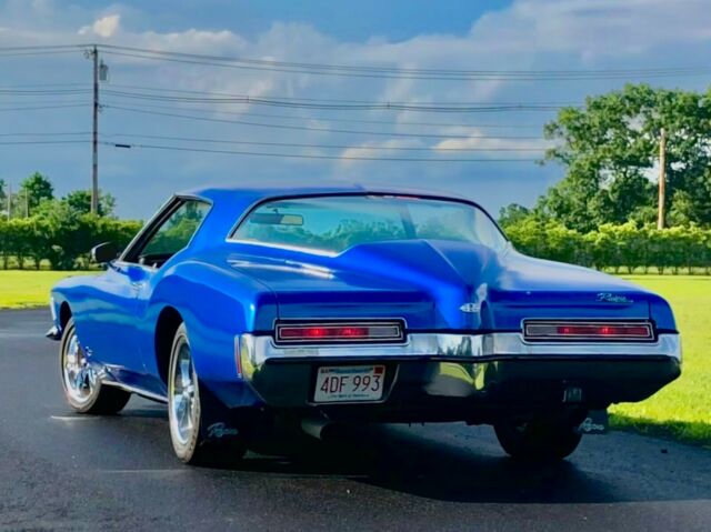 Buick Riviera 1972 image number 1