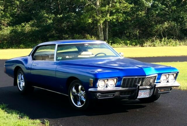 Buick Riviera 1972 image number 2