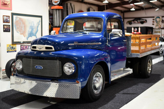 Ford F-350 1952 image number 1