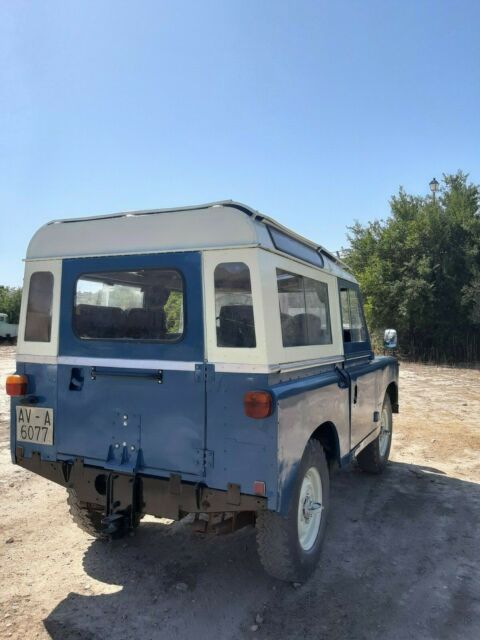 Land Rover Defender 1974 image number 16