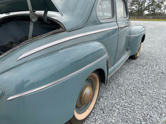 Ford Deluxe 1946 image number 20