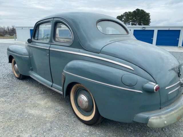 Ford Deluxe 1946 image number 27