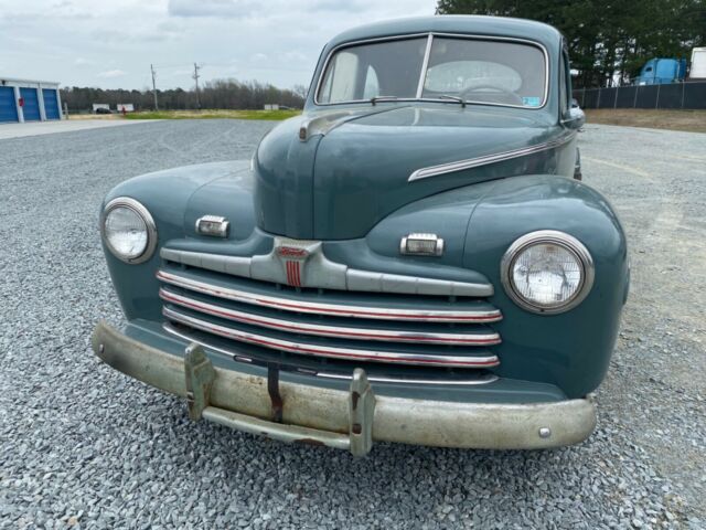 Ford Deluxe 1946 image number 33