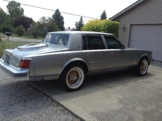 Cadillac Seville 1976 image number 10