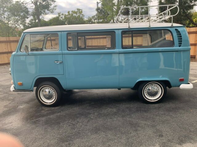 Volkswagen Bus/Vanagon 1971 image number 0