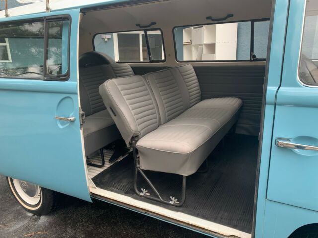 Volkswagen Bus/Vanagon 1971 image number 13