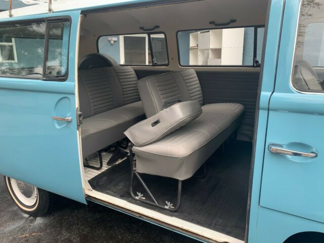 Volkswagen Bus/Vanagon 1971 image number 16