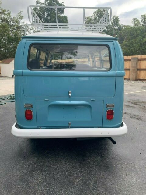 Volkswagen Bus/Vanagon 1971 image number 22