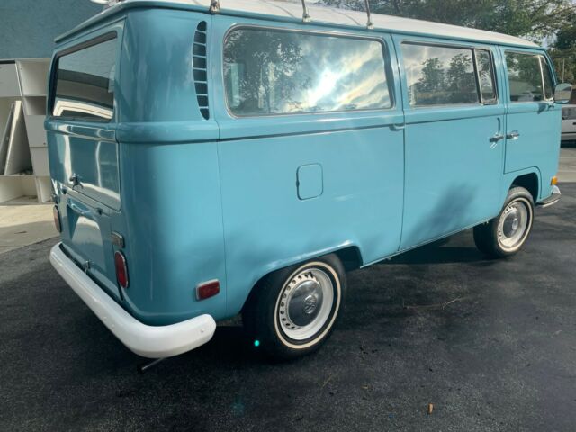 Volkswagen Bus/Vanagon 1971 image number 26